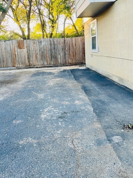 Building Photo - 307 E Mitchell St