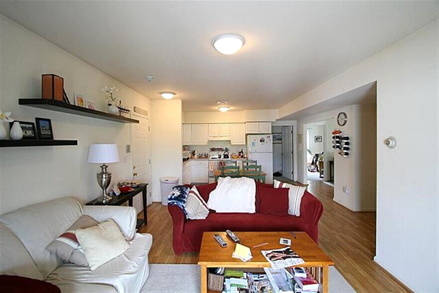 Building Photo - 11 Kent Ct