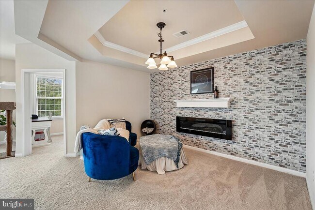 Building Photo - 43610 Hampshire Crossing Square