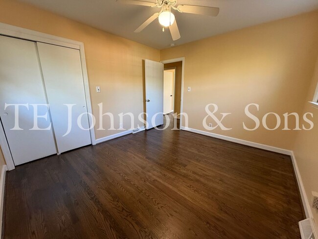 Building Photo - Spacious 4BR Home with Finished Basement, Screened Porch & Garage in Winston-Salem