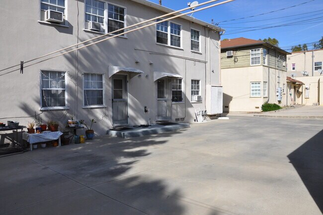 Building Photo - 520 Naranja Dr
