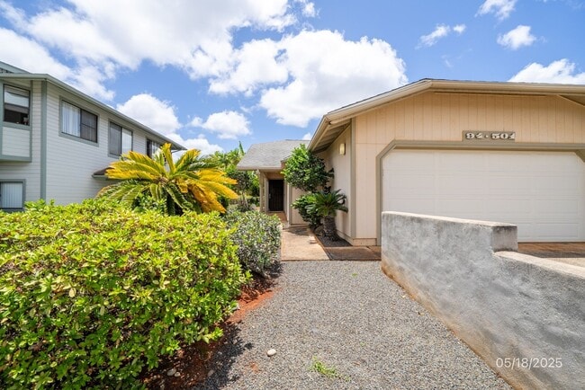 Building Photo - 3 BD/2 BA Home in Mililani with Garage (Av...