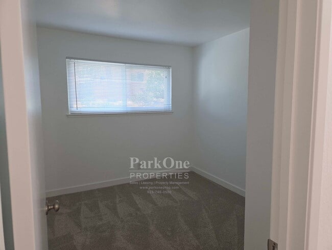 Building Photo - Spacious and Updated Heather Farms Townhome for Lease