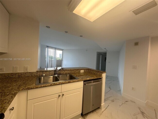 Building Photo - 19501 W Country Club Dr