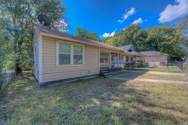 Building Photo - Shreveport - Charming 2-bedroom, 1-bath home