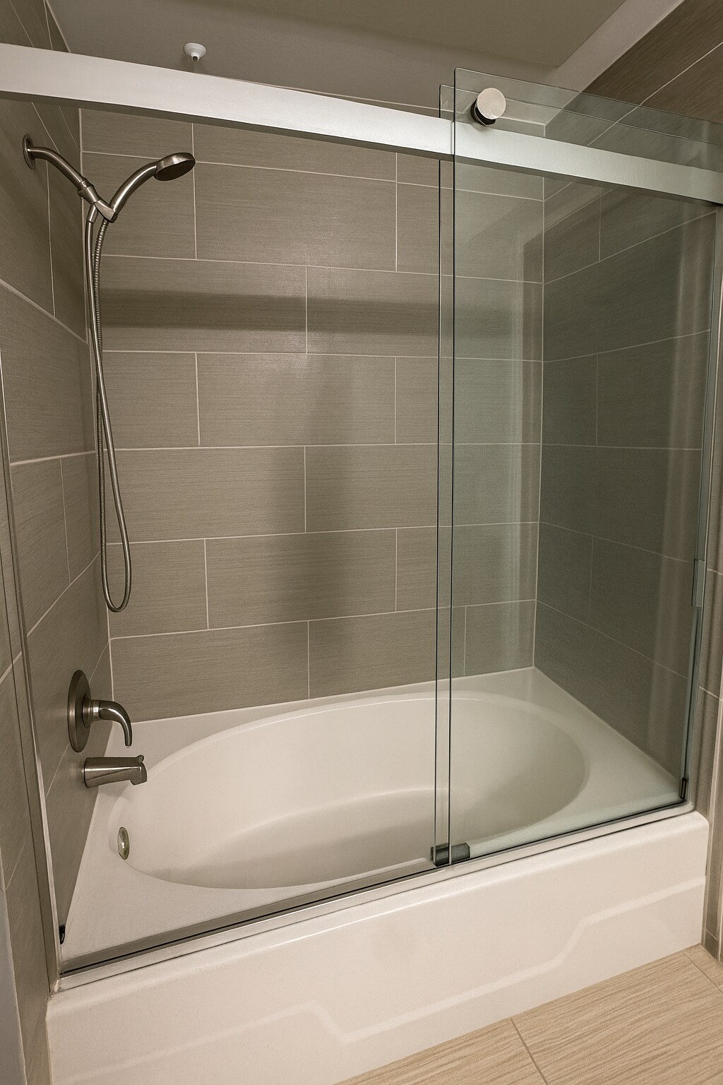 Building Photo - 3102 Kings Rd