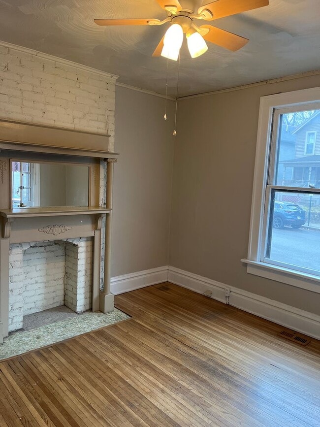 Building Photo - Muir - 1219-1221 Forsythe Ave