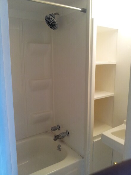 Building Photo - 413 W Vine St