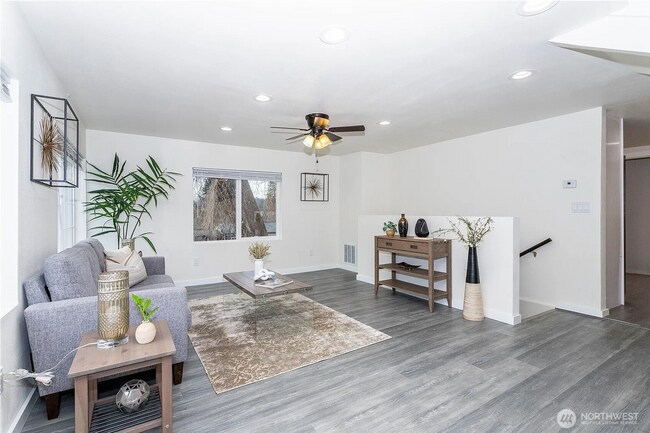 Building Photo - Beautifully Renovated 4-Bedroom Home in Desirable Arbor Heights!