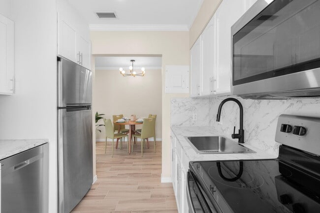 Building Photo - 1541 NE 15th Ave