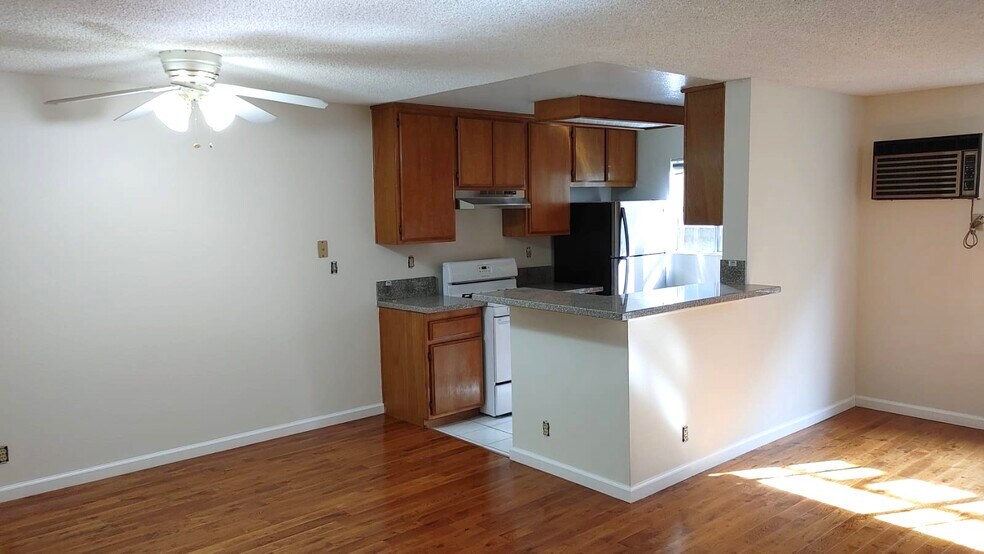 Primary Photo - 11825 Courtleigh Dr