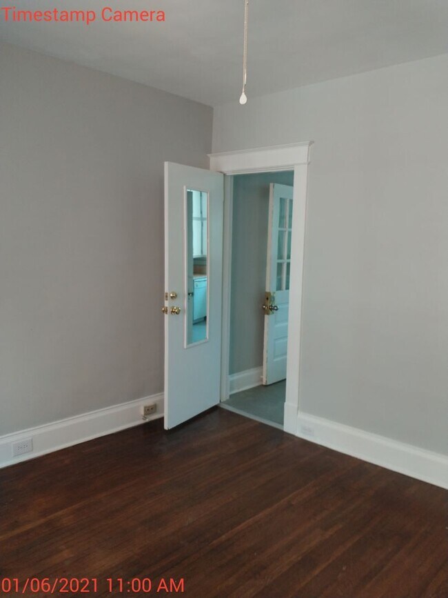 Building Photo - 2027-2028 9 bedroom / 4.5 baths  School Year Location PERFECT for students, in the heart of the UVA