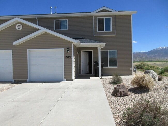 Primary Photo - 3 Bedroom, 2.5 Bathroom Twin Home in Gemin...