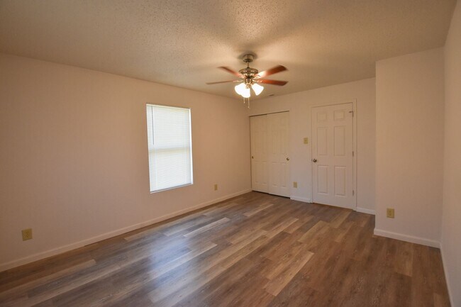 Building Photo - 551 Runnymede Ct