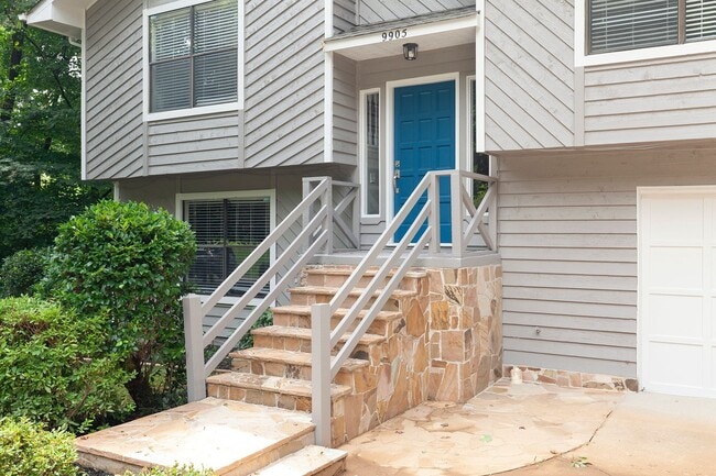 Building Photo - Spacious 3/2.5 Split Level w/ Large Bonus Room and Private Backyard!