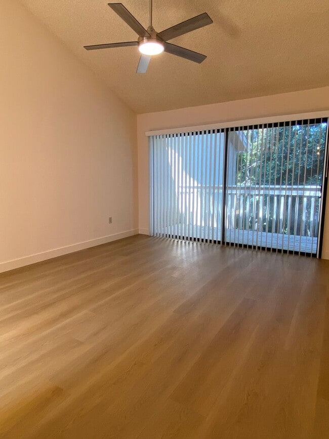 Building Photo - Irvine: 2-story townhome with attached 2 c...
