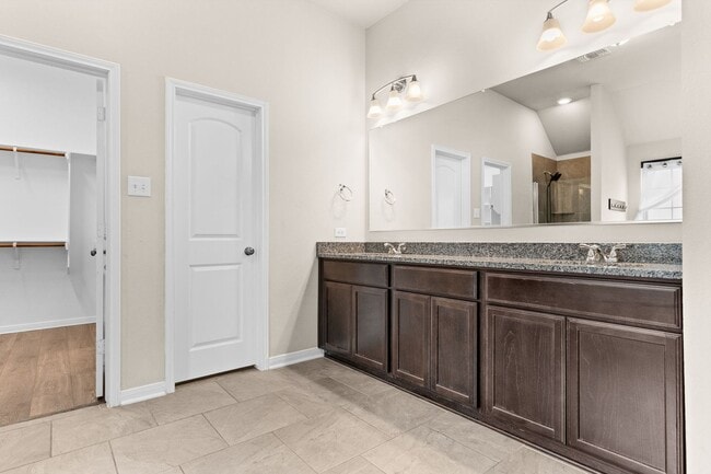 Building Photo - 3 Bedroom 2 bath in La Pointe Community