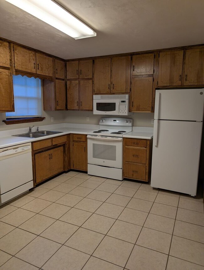 Building Photo - 8790-8793 Louvinia Way