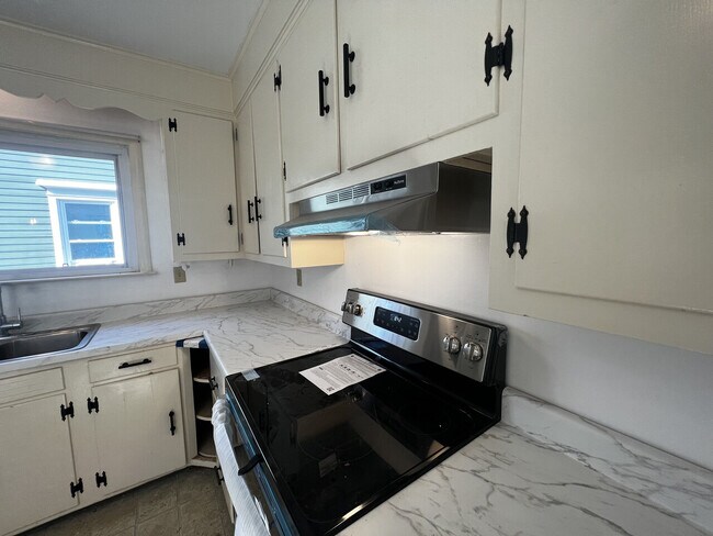 Building Photo - 651 Quinnipiac Ave
