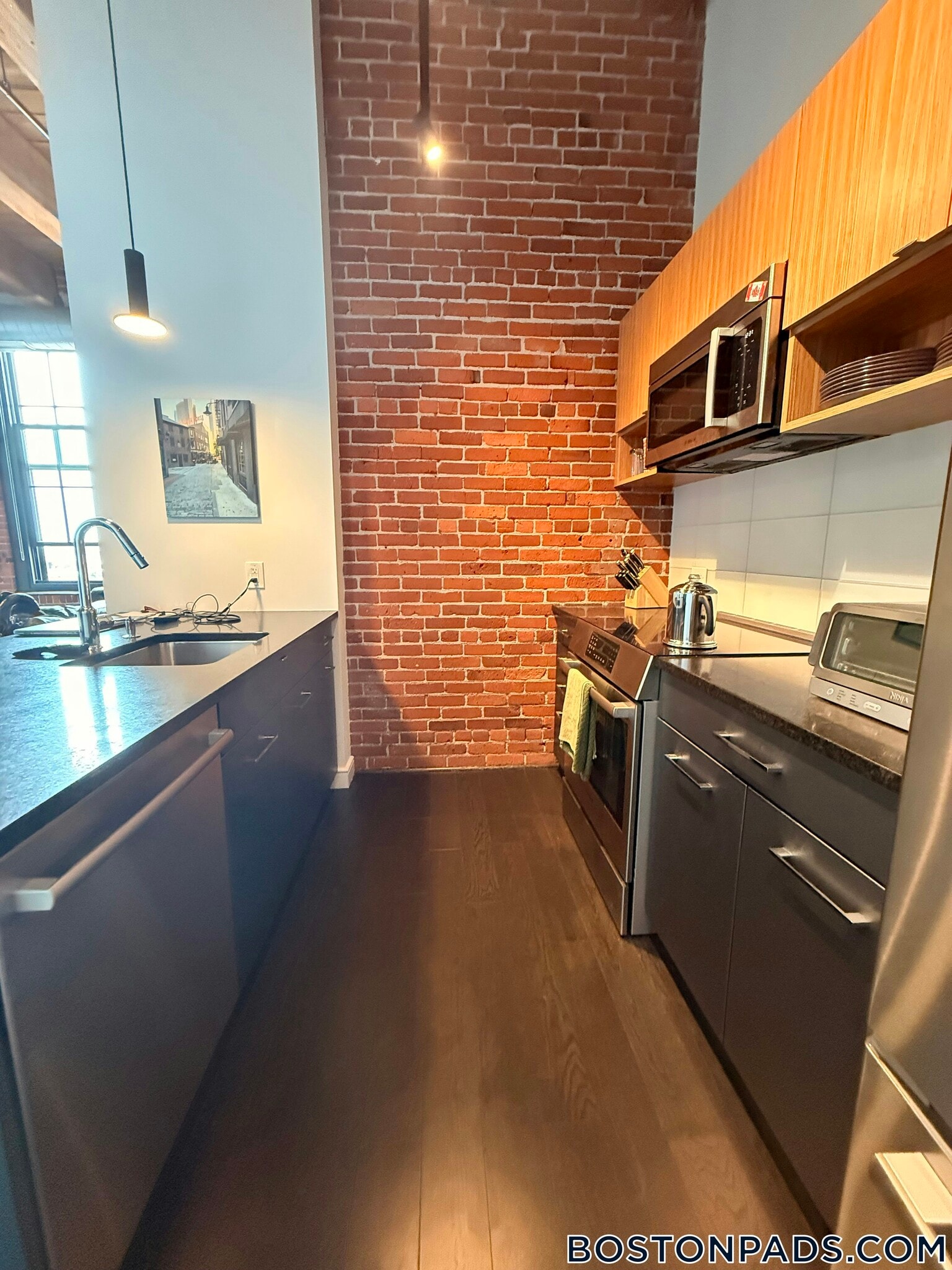 Building Photo - 319 A St
