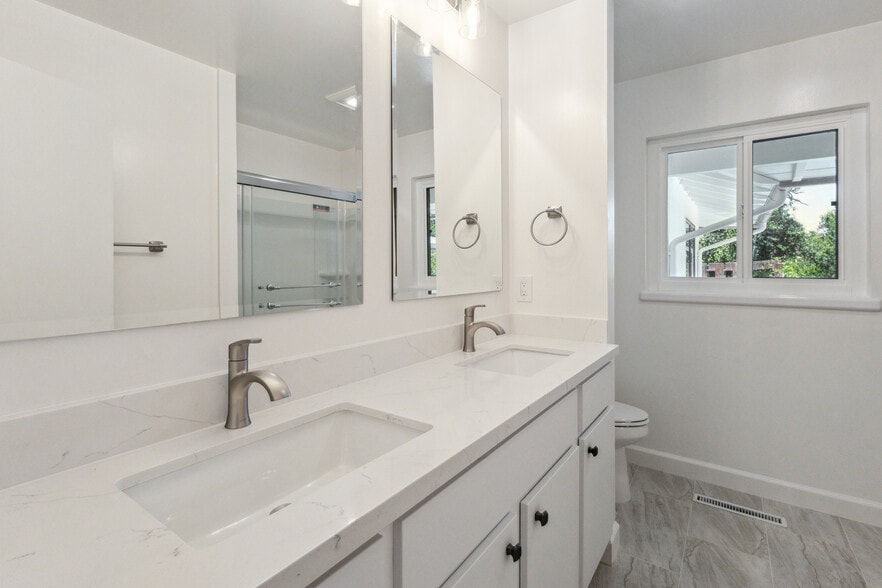 Building Photo - 26530 Conejo Ct