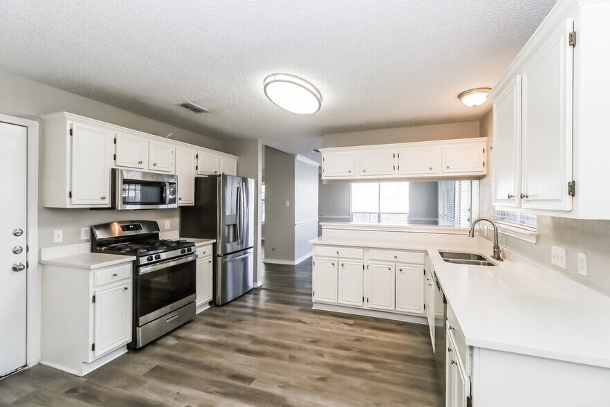 Building Photo - 4717 Fallenash Dr