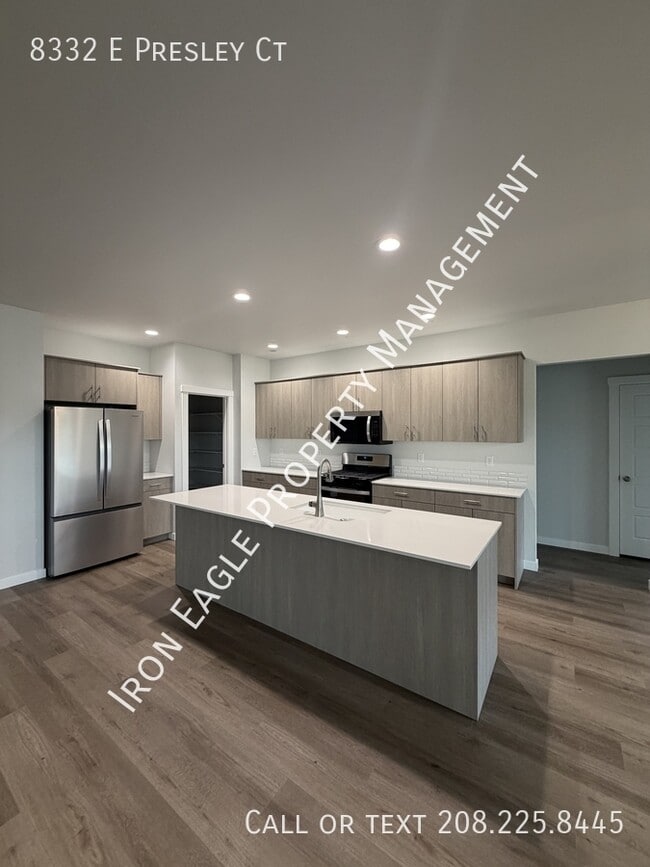 Building Photo - 8332 E Presley Ct
