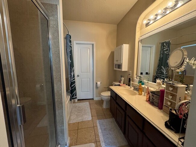 Building Photo - Texas Size Home!! Featuring over 2700 sq ft