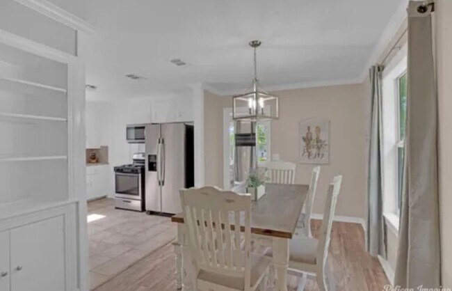 Building Photo - FRESH! Open AND NEAR THE CROSS LAKE BOAT LAUNCH!