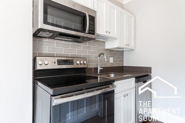 Building Photo - 817 W Lakeside Pl