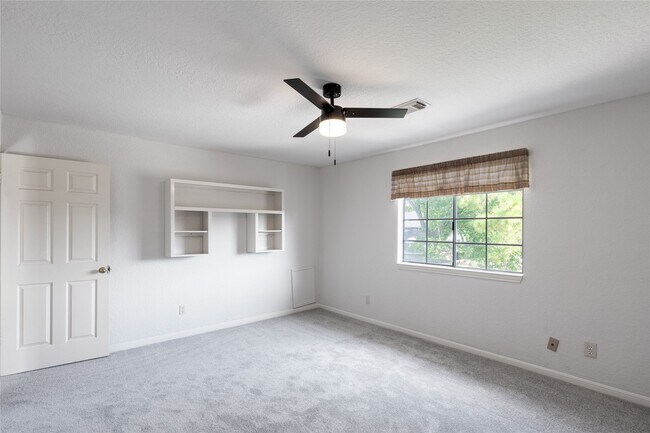 Building Photo - 4700 Broadmoor Dr