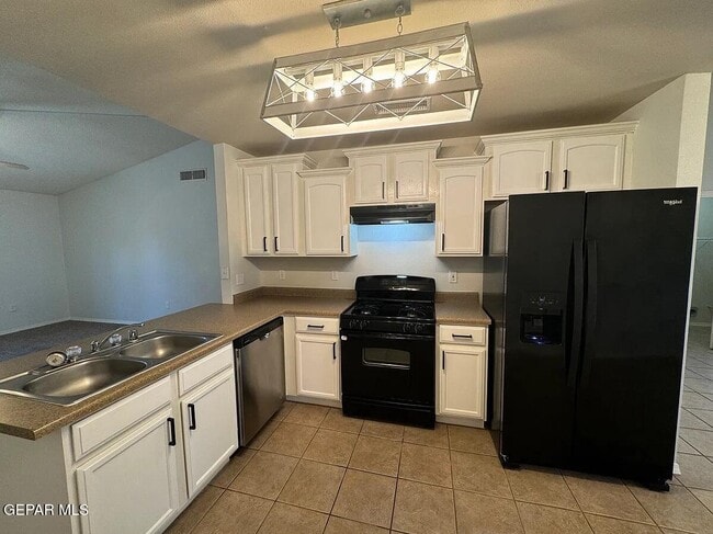 Building Photo - 10041 Paloma Dr