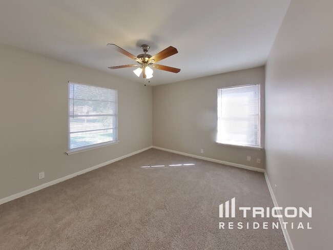 Building Photo - 1506 Viewridge Dr