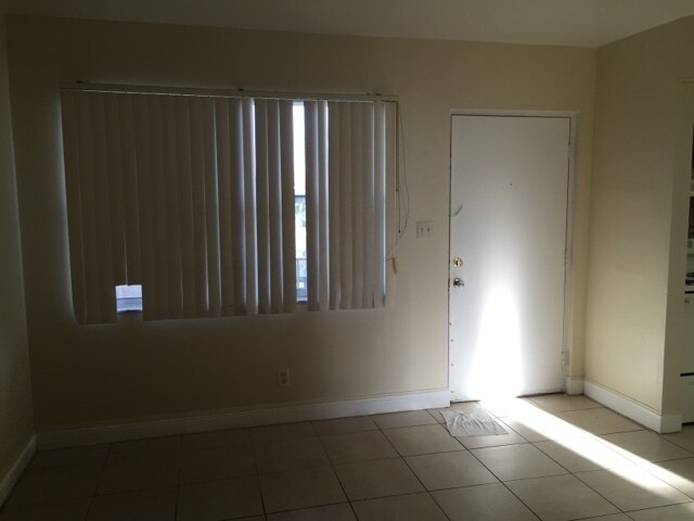 Building Photo - Nice 2-1 Condo Apartment with Central AC, ...
