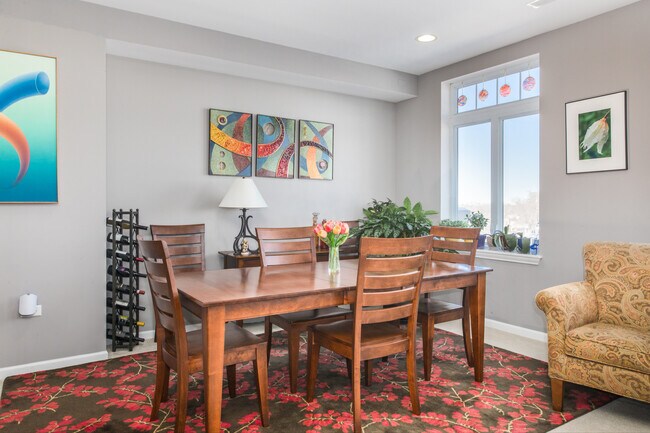 Building Photo - 120 N Northwest Hwy