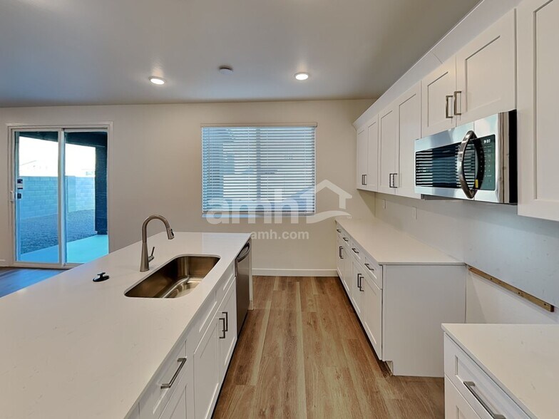 Building Photo - 12532 W Flynn Ln