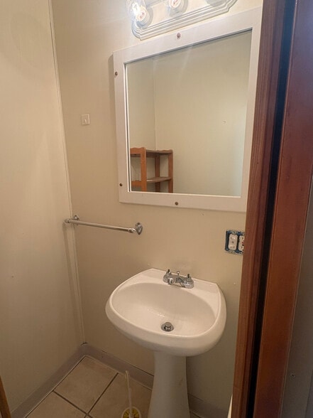 Building Photo - 530 High St