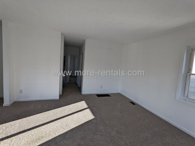 Building Photo - 546 E Jenkins Ave
