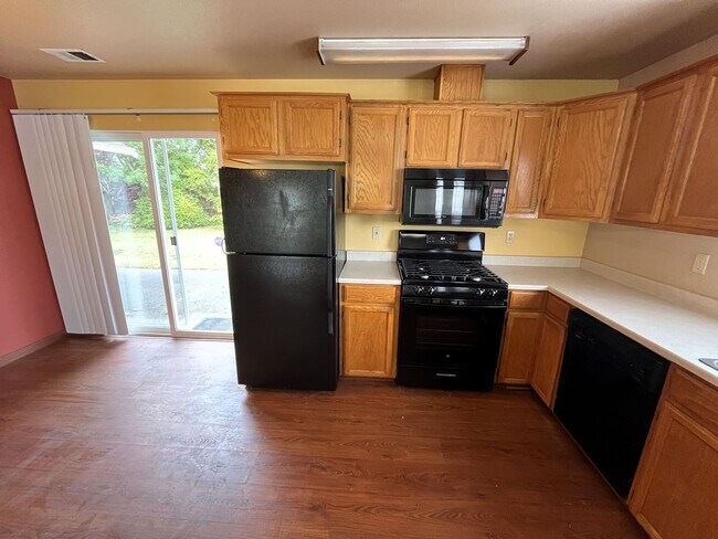 Building Photo - Pet-Friendly 3 Bed 2 Bath McKinleyville Home