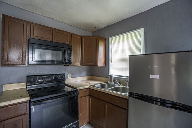 Building Photo - 3005 Ingleside Ave