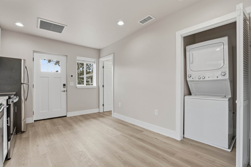 Building Photo - 1238 Coral St