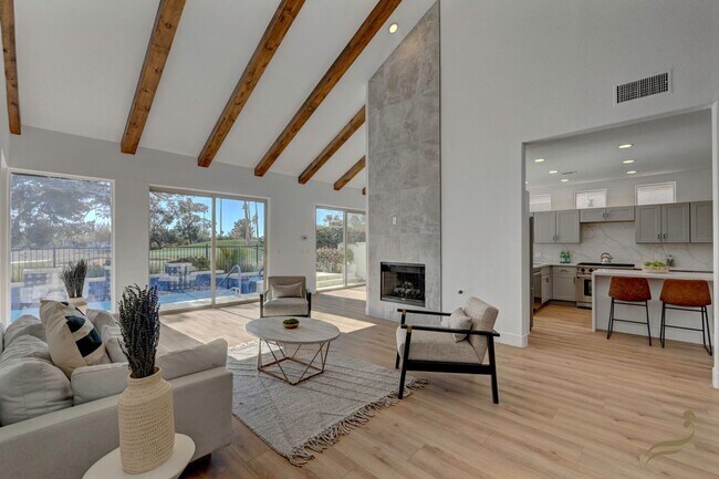 Building Photo - 3 Bedroom, 2.5 Bath Golf Course Home in Guard-Gated Canyon Gate
