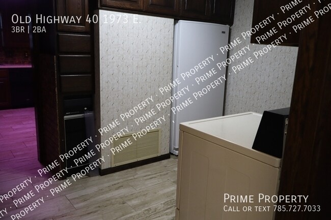 Building Photo - Old Highway 40 1973 E.-