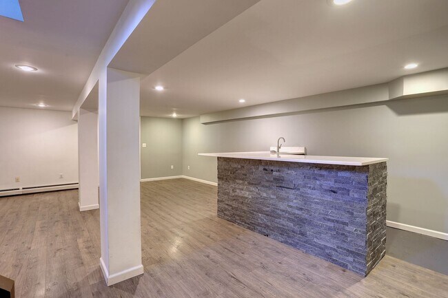 Building Photo - 4 Bedroom 2 Bath Hanover Home w- 2-Car Gar...