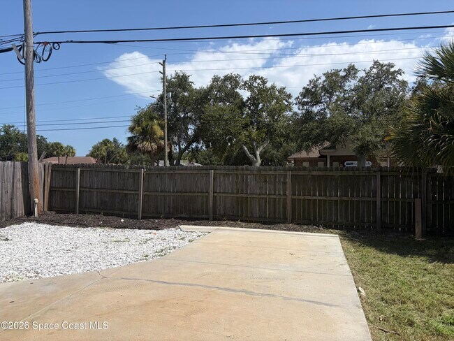 Building Photo - 491 Seacrest Ave