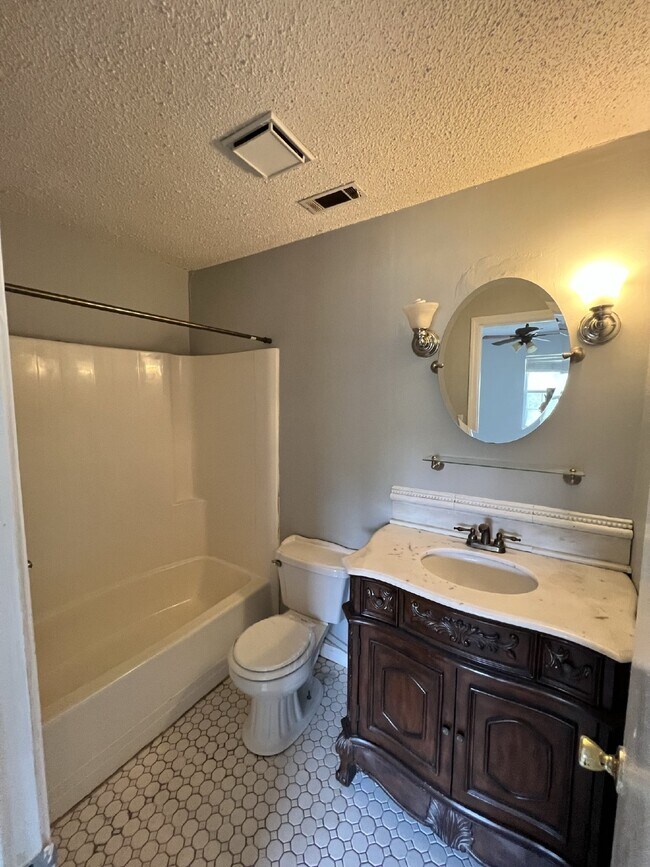 Building Photo - Townhome for Rent
