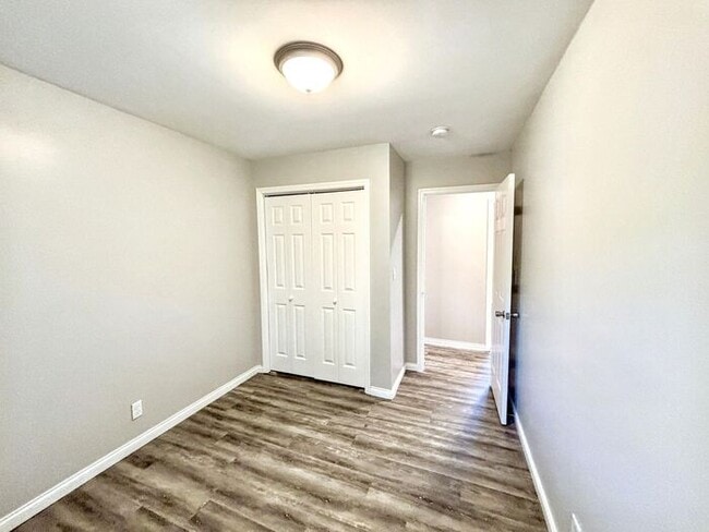 Building Photo - Charming 4-Bedroom Home with Fenced Yard a...