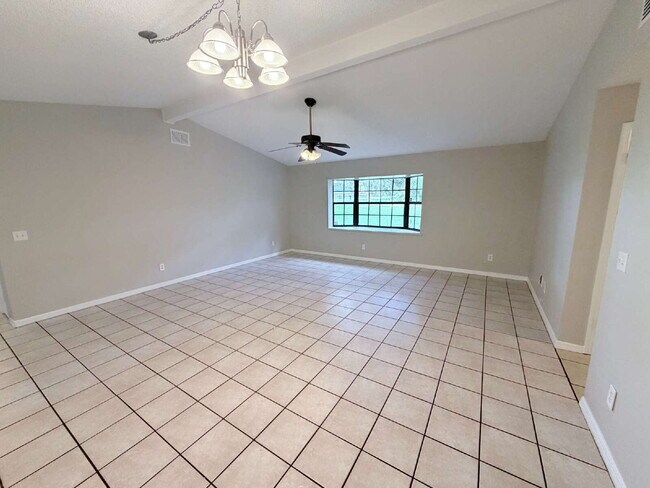 Building Photo - 2139 Parker Rd