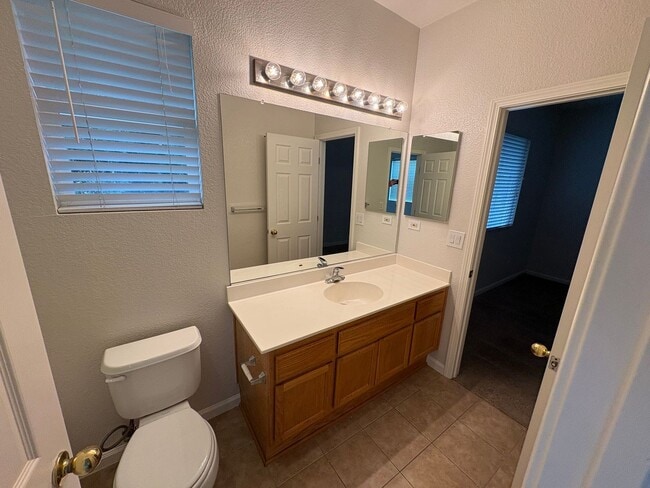 Building Photo - Great Two Story Large Bedroom, Bath Downst...