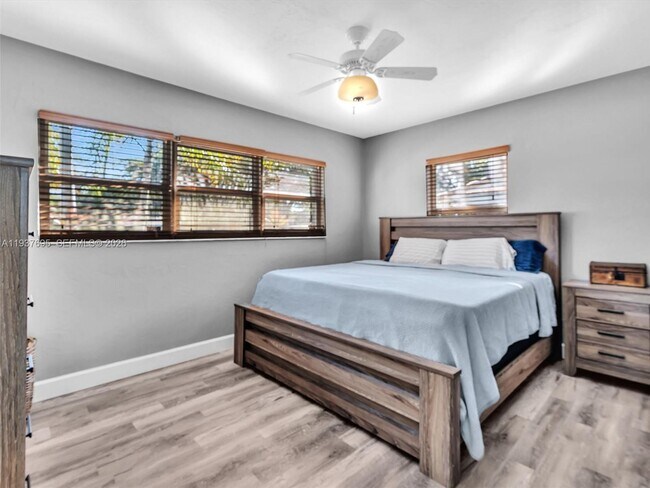 Building Photo - 1731 NW 7th Terrace